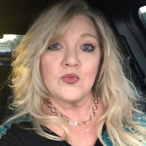 Meet your Posher, Robyn